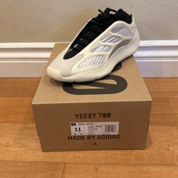 Yeezy 700 V3 Azael Size 11