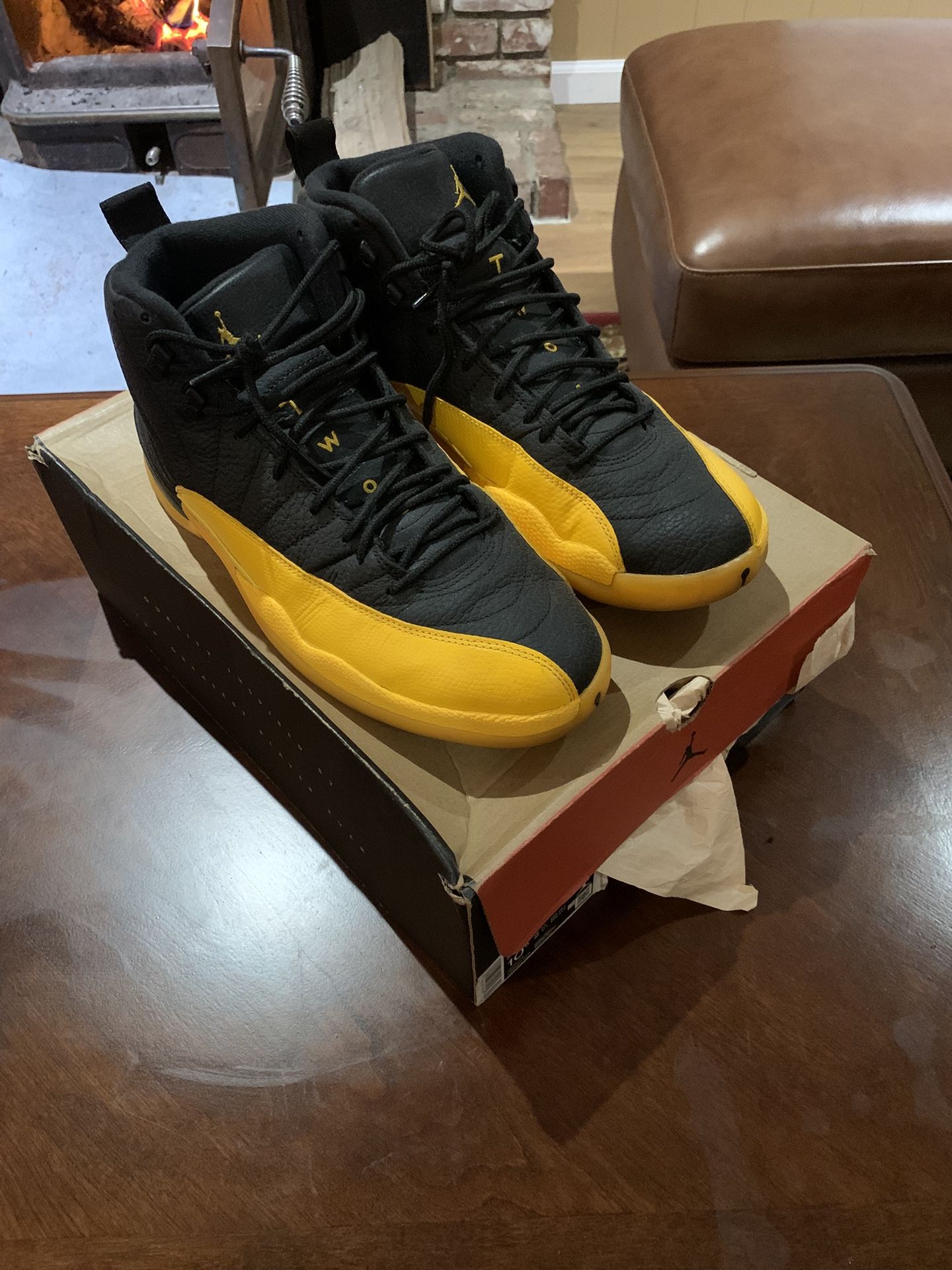 Jordan 12 Retro Black/University Gold 
