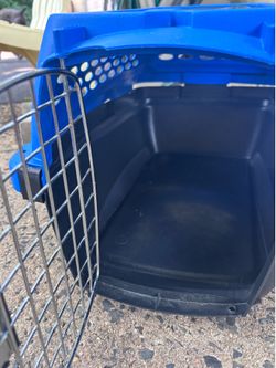Cat or small dog / pet carrier ( Small Chihuahua or Yorkie size)