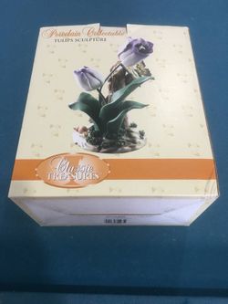 Tulip Sculpture NEW IN BOX