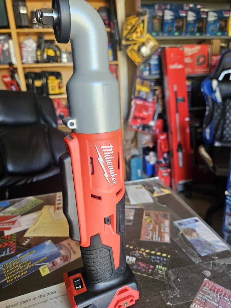 Milwaukee
M18 18V Lithium-lon Cordless
3/8 in. 2-Speed Right Angle
Impact Wrench (Tool-Only)