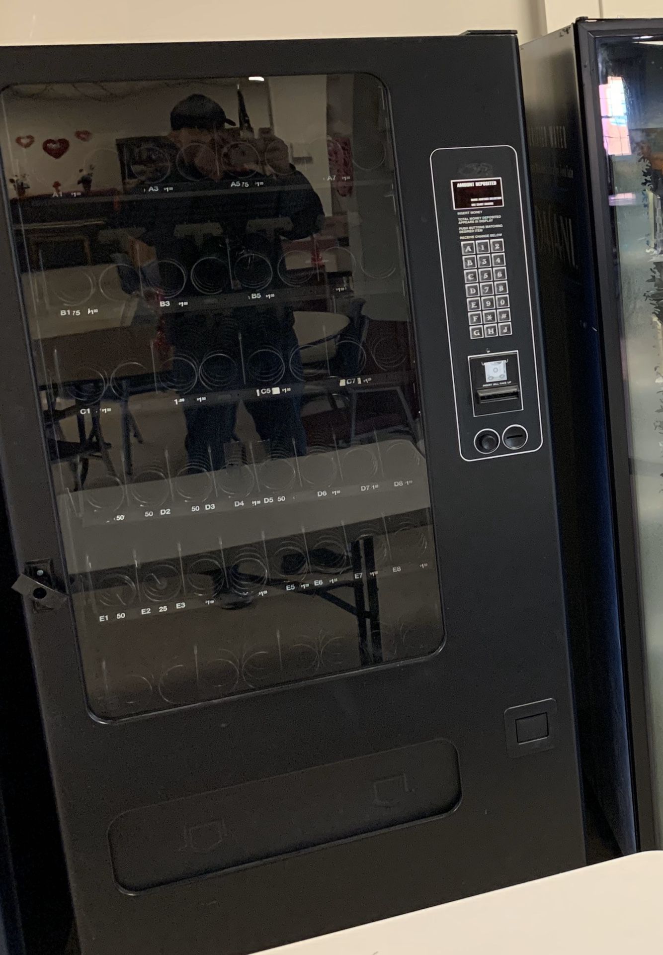 Crane national Snack Vending Machine - works great!