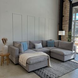 New in box!!! Light grey 5 Piece sectional  Free delivery!! 