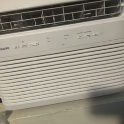 FRIGIDAIRE A/C UNIT WITH REMOTE BTU 6000
