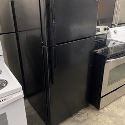 GE Refrigerator Like New 