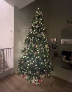 9 feet pre-lit Christmas Tree