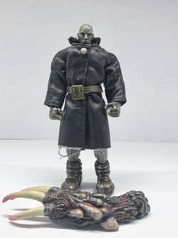 1998 Resident Evil 2 Platinum Super Stars Tyrant / Mr. X Action Figure near complete