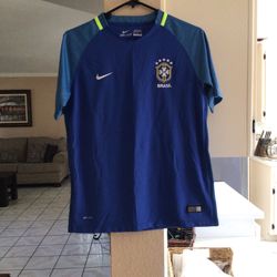 Camiseta  De Equipo de BRASIL Size  XL  Jr Nueva  Sin Etiqueta  $20 