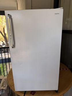 Sanyo Mini Fridge