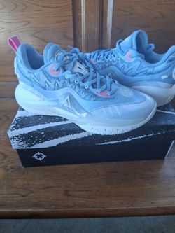 Basketball shoes