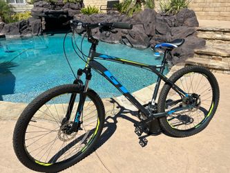 GT Aggressor Pro 27.5" Wheels Large Frame in Fantastic Condition w/ extended Gooseneck for upright riding