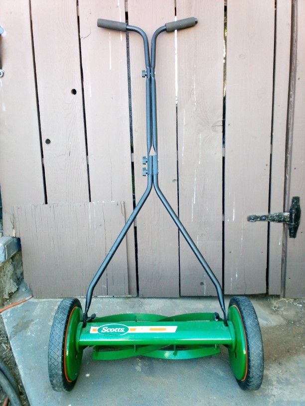 Scotts Scott's 16 in. Manual Walk Behind Push Reel Lawn Mower