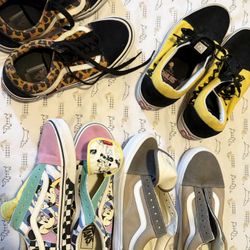 $10 To $25 Each Pair Use Vans -peanuts -Disney-cheetah print