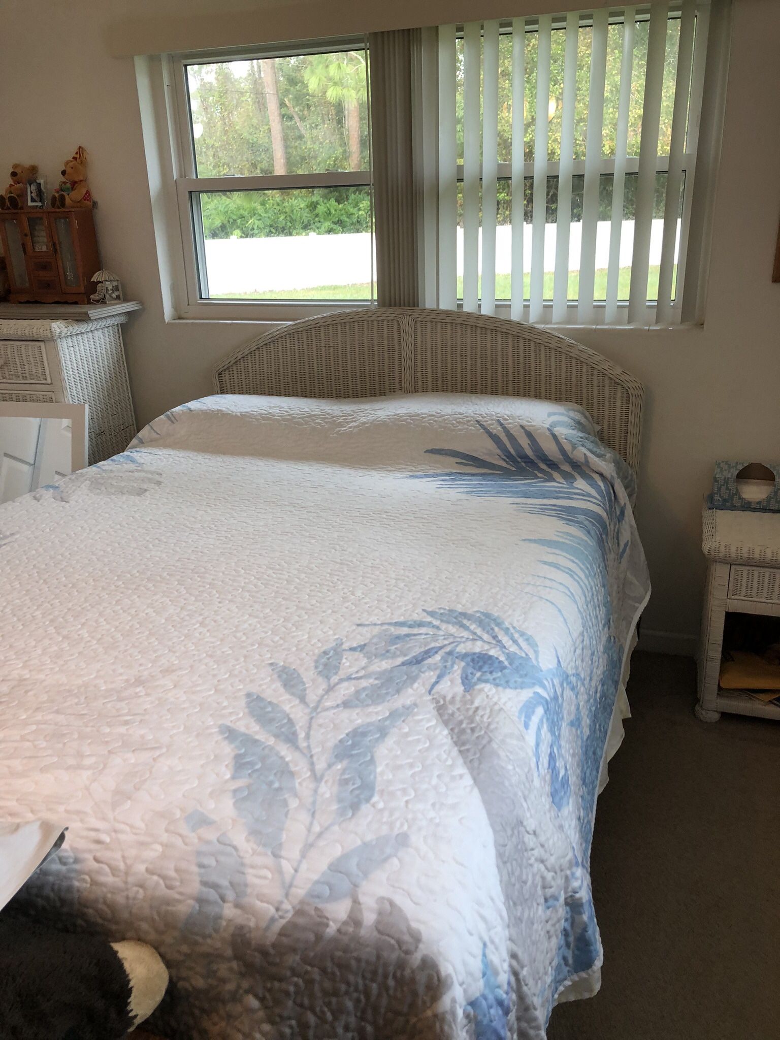 White Wicker Queen Bedroom Set
