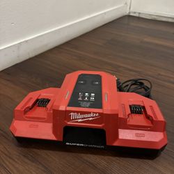 M18 Milwaukee Super Charger 