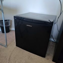 Black Mini Fridge – Excellent Condition