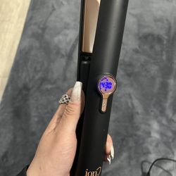 Ion Wireless Straightener