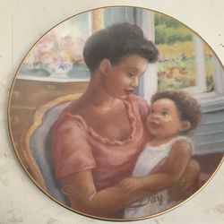 Vintage Avon 1995 African American " A Mother's Love" Decor Plate W/Gold Trim