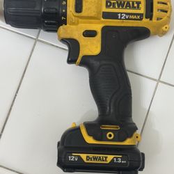 DEALT 12v Drill And Battery 