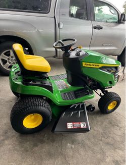 John Deere S100 42 in. 17.5 HP Gas Hydrostatic Riding Lawn Mower