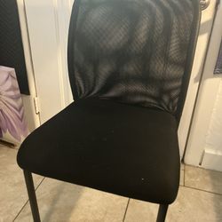 NEWER OFFICE CHAIR (DELIVERY AVAILABLE)
