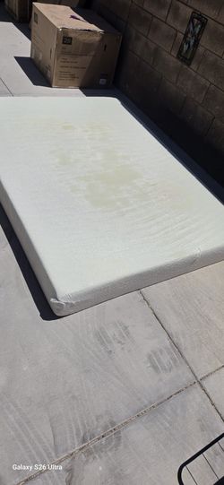 Queen size bed and frame great condition FREE