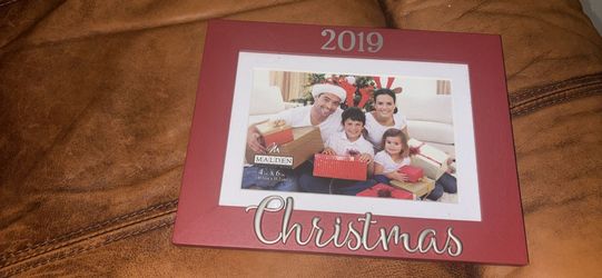 BRAND NEW 4” x 6” Red Kohl’s SOLD OUT Horizontal Christmas 2019 Family  Picture Photo Frame