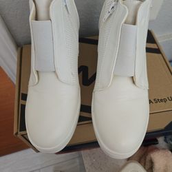 6. 5 Women White Shoe With Heel