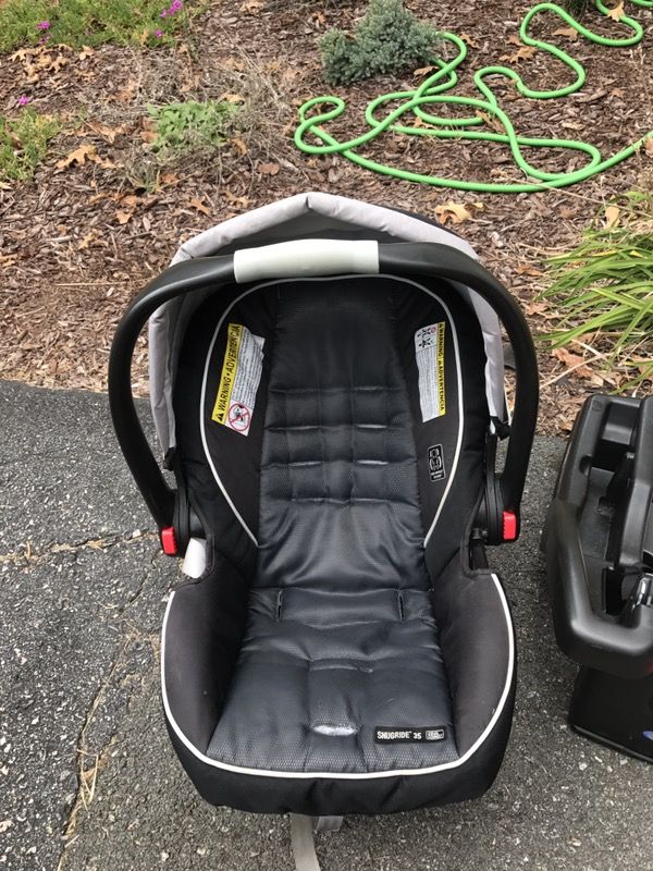 2016 Graco snugride click connect with two bases