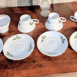 Set Of 4 Teacups And Saucers Holiday Set Gold Trim China
