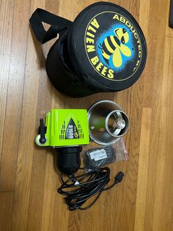 Used Alien Bees B1600 640ws monolight studio strobe