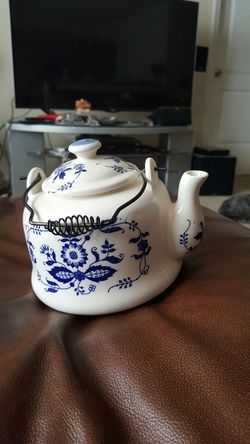 Vintage/Antique Japanese Export Style Teapot with Metal Handle Ceramic porcelain