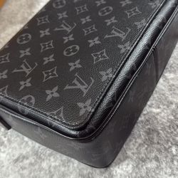 Louis Vuitton Messenger Bag