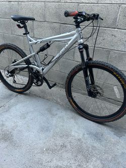 Haro Shift R1 Mountain bicycle