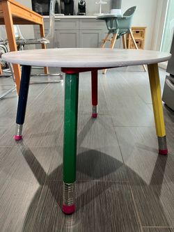 Kids round table,crayon table