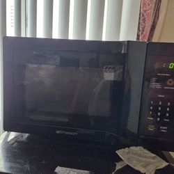 Microwave 700 Watts 