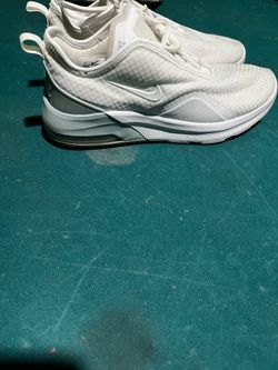 Women’s Nike tennis shoes