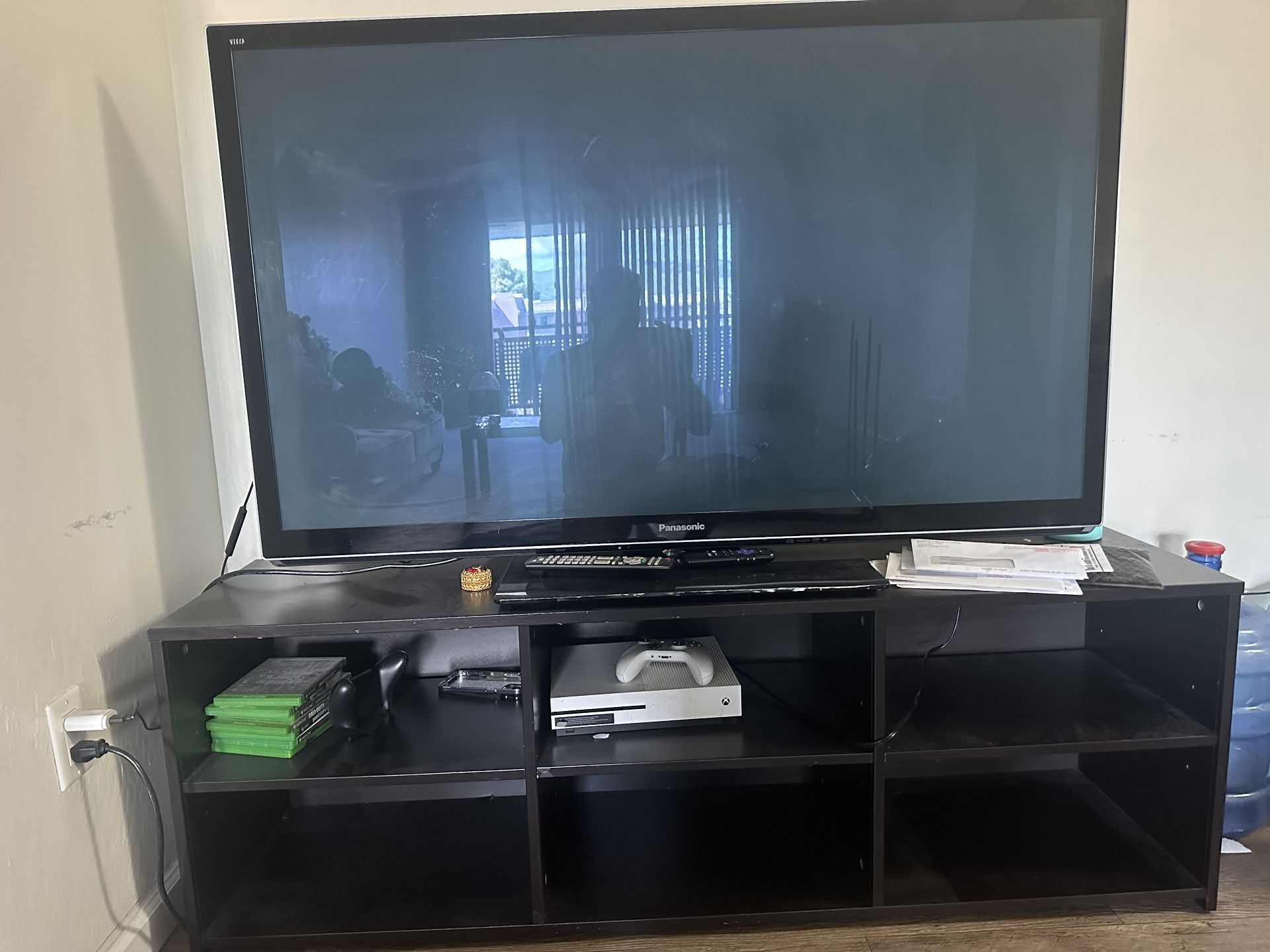 Panasonic 4K Smart Tv With With Table