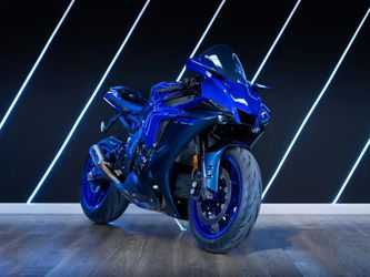 2022 Yamaha YZF-R1