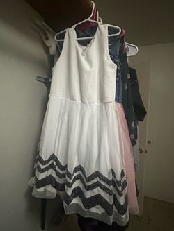 Girls dresses size med - lg