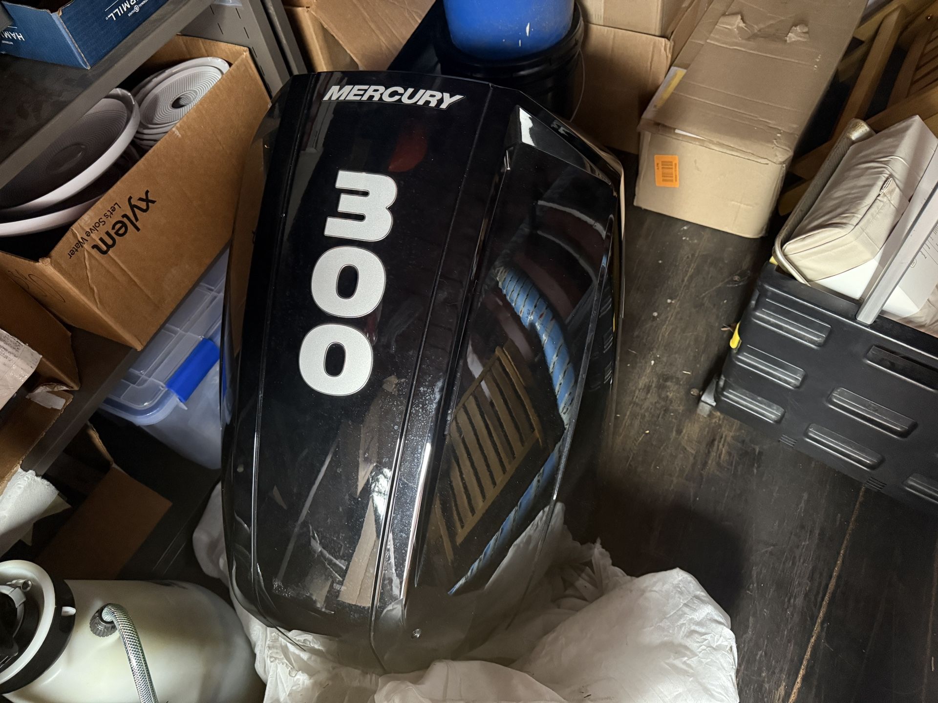 Mercury V8 300 Outboard Engine Cowling