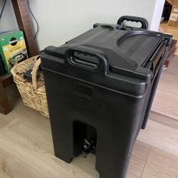 10 Gallon Cambro/Carlisle Hot & Cold Drink Dispenser CaterAide NEW