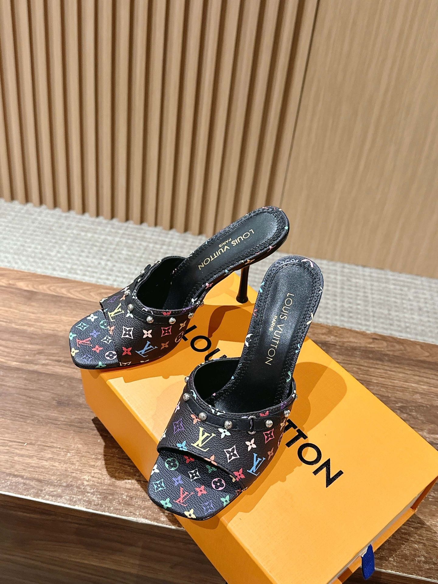 Women's high-heeled slippers
