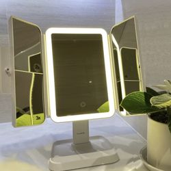 💋Coololly Makeup Mirror with Lights, 1x/2x/3x Magnification 72 LED Trifold Lighted Mirror 3Color 🪞