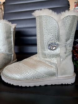 EUC RARE UGG Baily Button Boots W/ Swadorsky Crystal Buttons Sz 6W