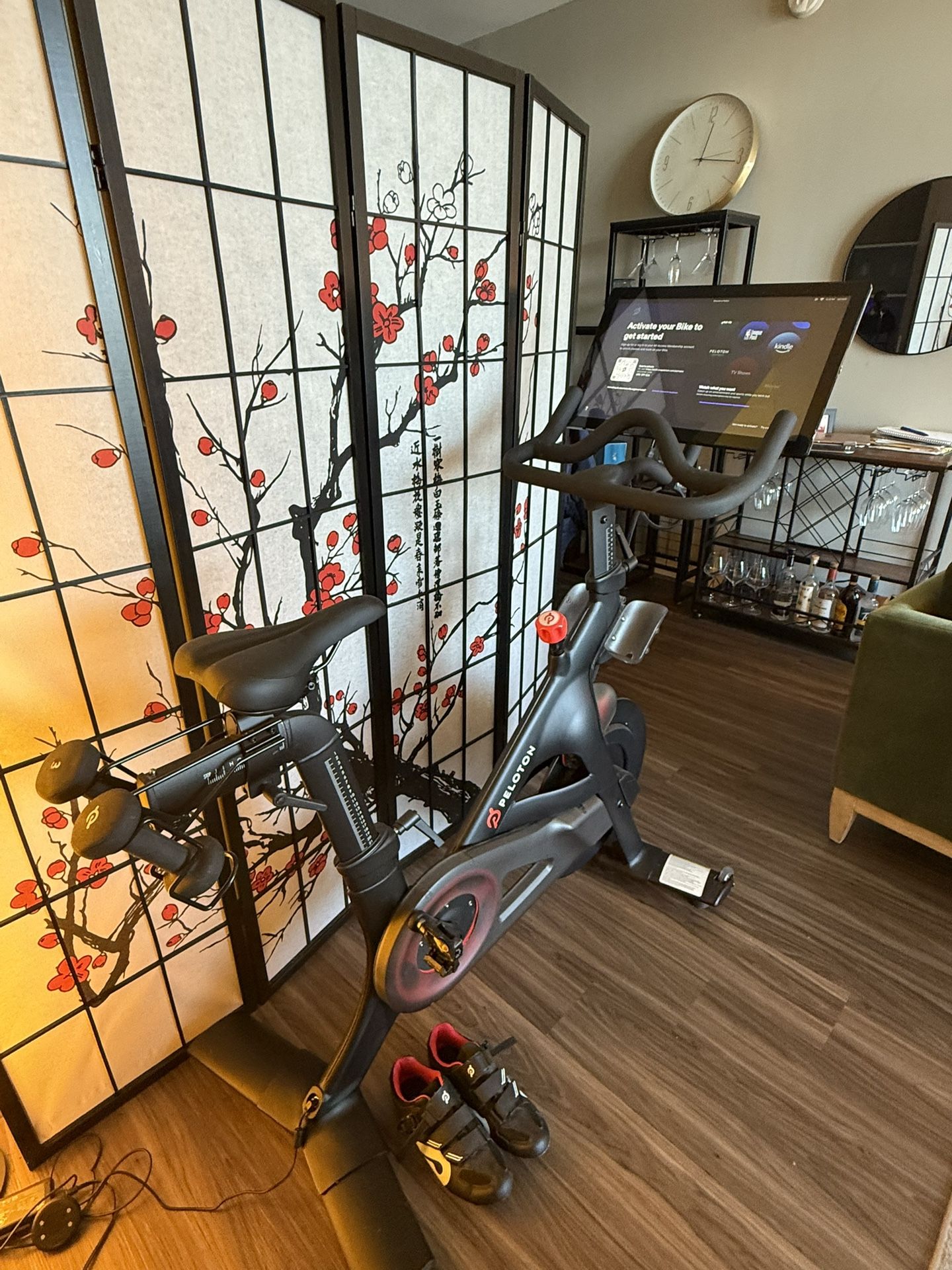 ✨ Peloton Bike – Gen 3 Touchscreen – Excellent Condition – $800 – Washington, DC ✨