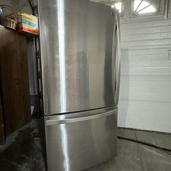 Kenmore Elite stainless steel refrigerator (2016)