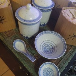 Eight Set Made In China Tea Cups With Lids