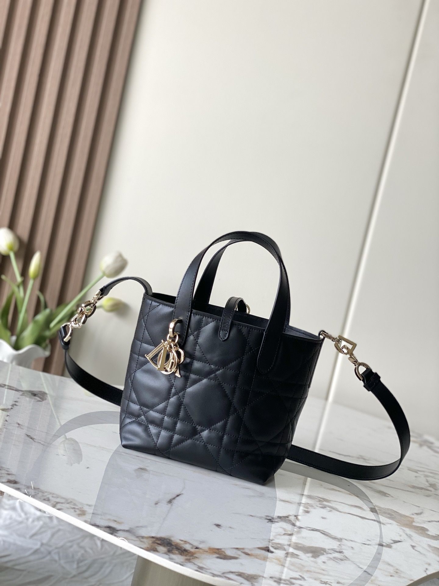 Toujours vertical handbag