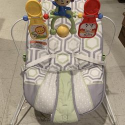 Fisher Price Vibrating Baby Bouncer 